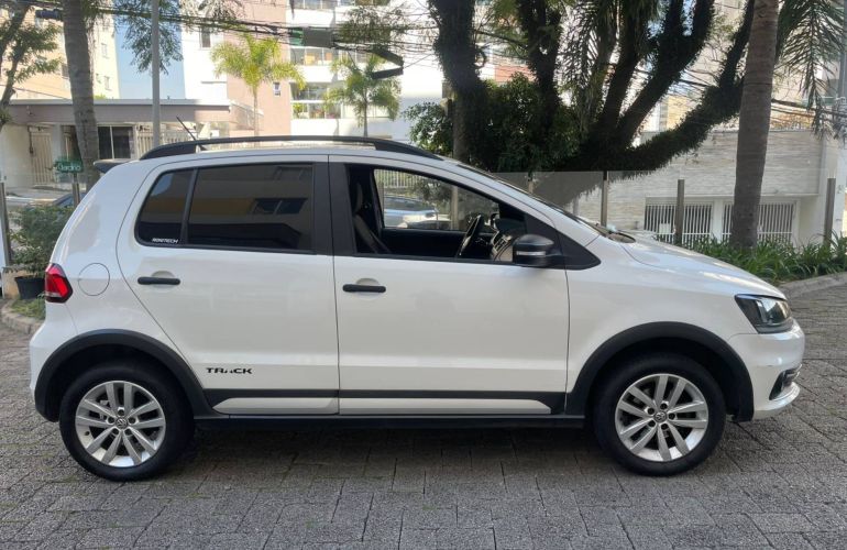 Volkswagen Fox 1.0 MPi Track 12v - Foto #4