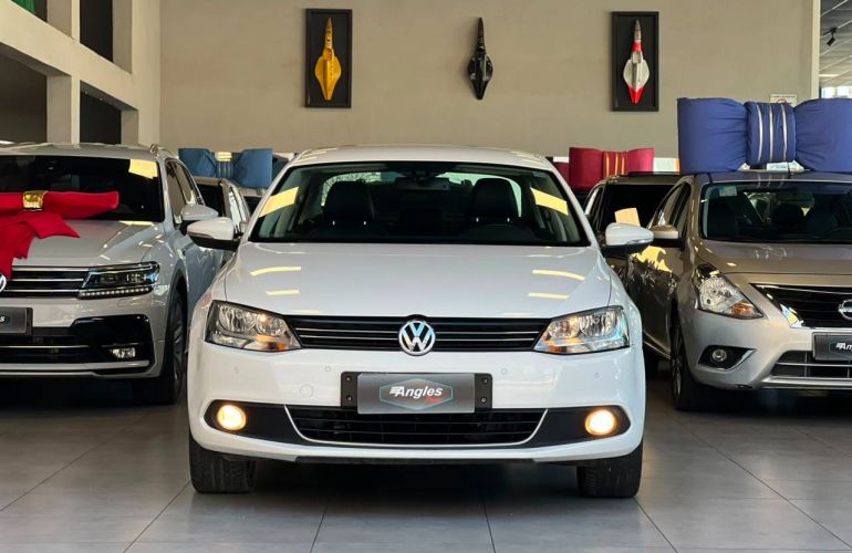 Volkswagen Jetta 2.0 TSi Highline 200cv - Foto #2