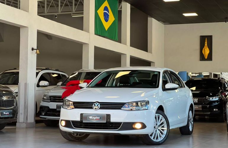 Volkswagen Jetta 2.0 TSi Highline 200cv - Foto #3