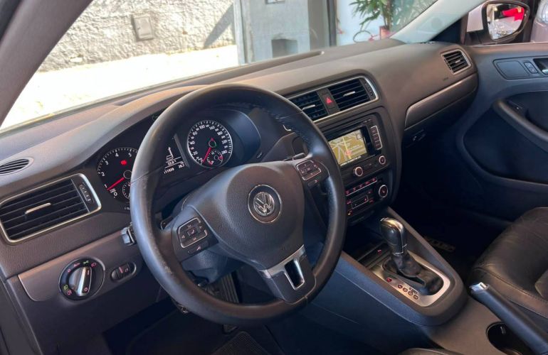 Volkswagen Jetta 2.0 TSi Highline 200cv - Foto #4