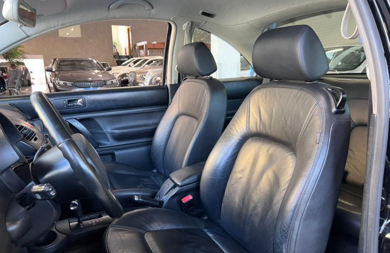 Volkswagen New Beetle 2.0 Mi 8v - Foto #5