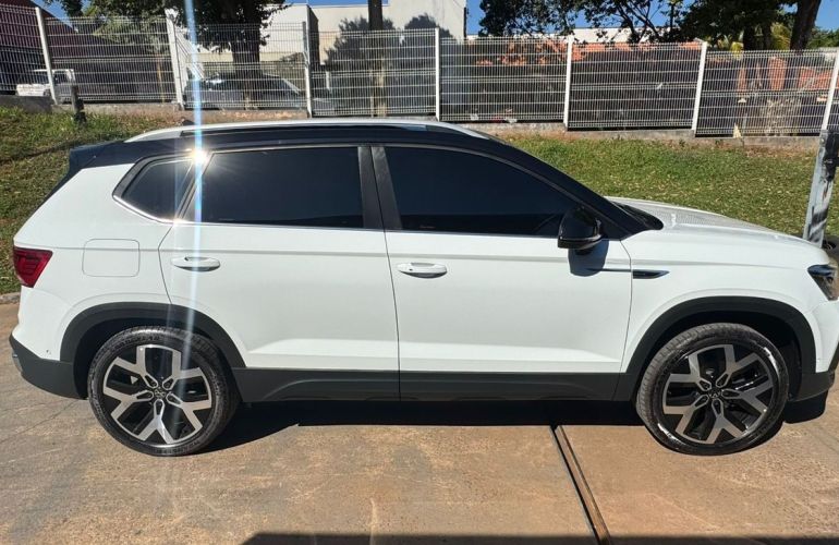 Volkswagen Taos 1.4 250 TSi Total Highline - Foto #4