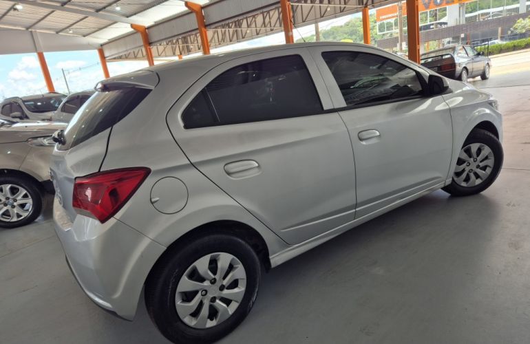 Chevrolet Onix 1.0 - Foto #3