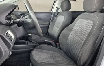 Chevrolet Onix 1.0 - Foto #10