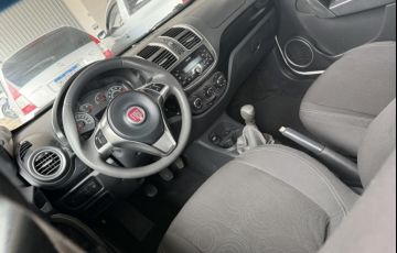 Fiat Grand Siena 1.4 Attractive - Foto #9