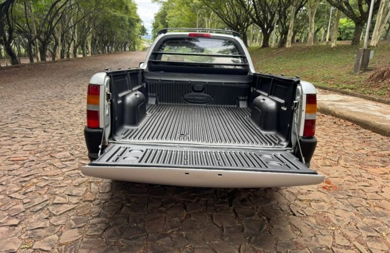 Ford Courier L 1.6 (Flex) - Foto #8
