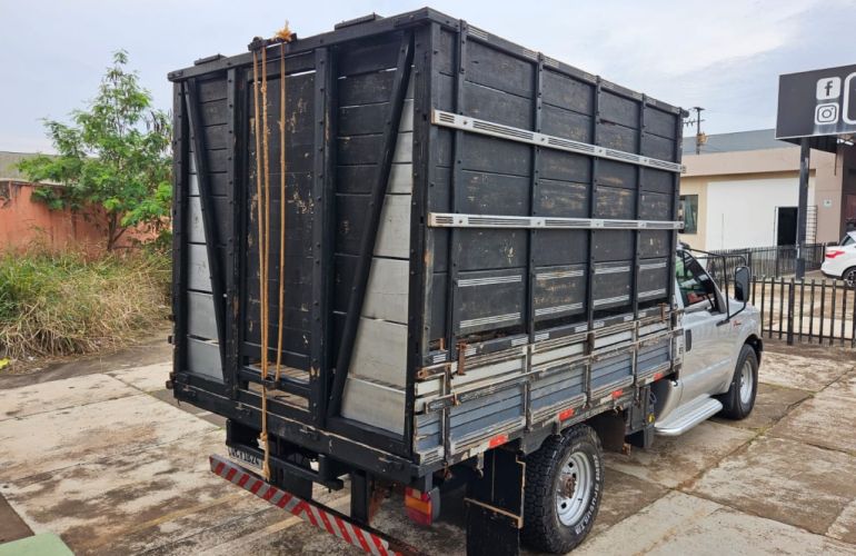 Ford F350 (Cabine Simples) - Foto #4