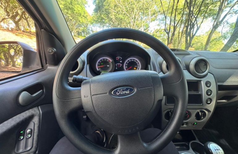Ford Fiesta Sedan 1.0 - Foto #9