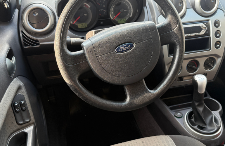 Ford Fiesta Sedan 1.6 (Flex) - Foto #4