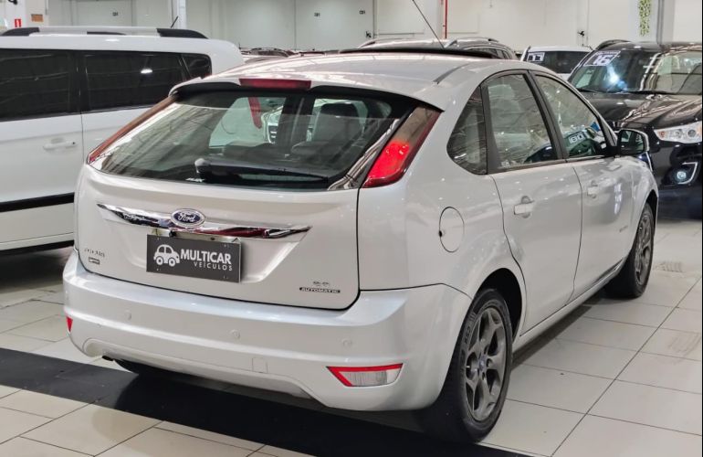 Ford Focus 2.0 Titanium 16v - Foto #6