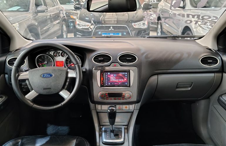 Ford Focus 2.0 Titanium 16v - Foto #9