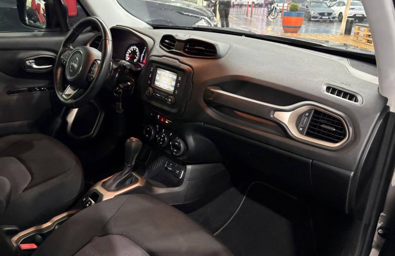 Jeep Renegade 1.8 16V Longitude - Foto #8
