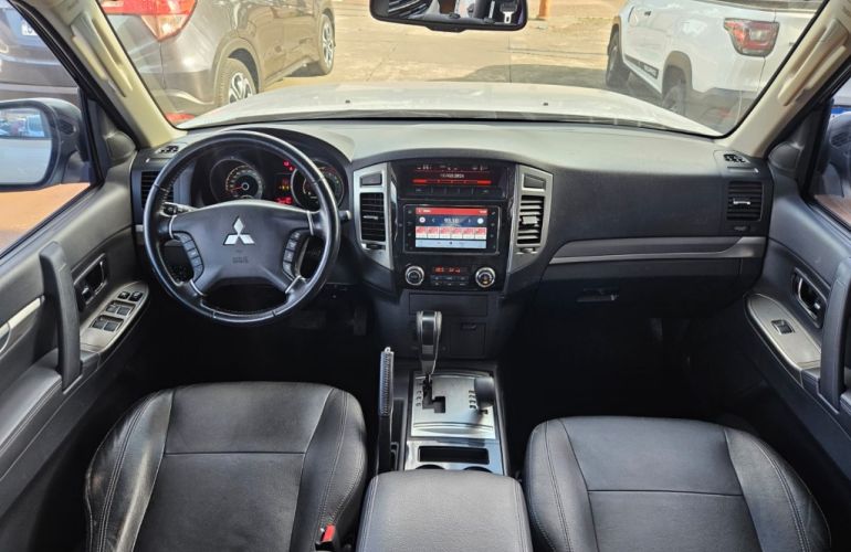 Mitsubishi Pajero 3.2 DI-D HPE 4WD (Aut) - Foto #2