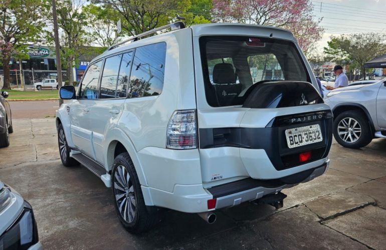 Mitsubishi Pajero 3.2 DI-D HPE 4WD (Aut) - Foto #3