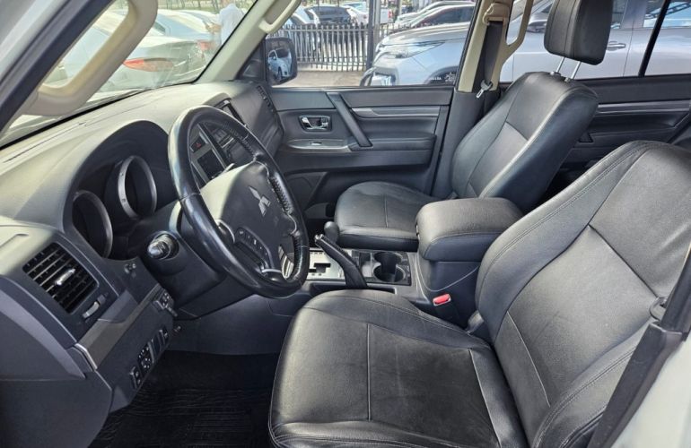 Mitsubishi Pajero 3.2 DI-D HPE 4WD (Aut) - Foto #5