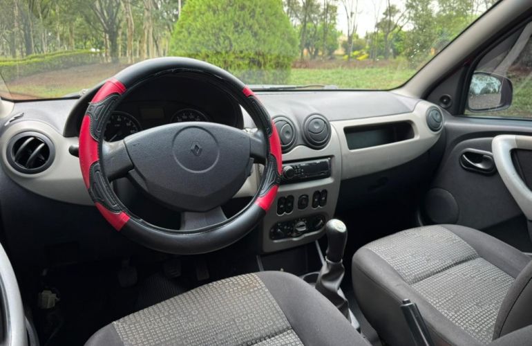 Renault Sandero Expression 1.0 16V (flex) - Foto #9