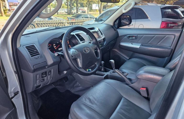 Toyota Hilux 3.0 TDI 4x4 CD SRV (Aut) - Foto #4