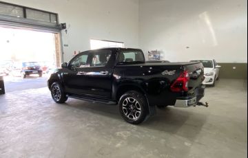 Toyota Hilux 2.8 D-4d Turbo Diesel CD Srx 4x4 Automático - Foto #2