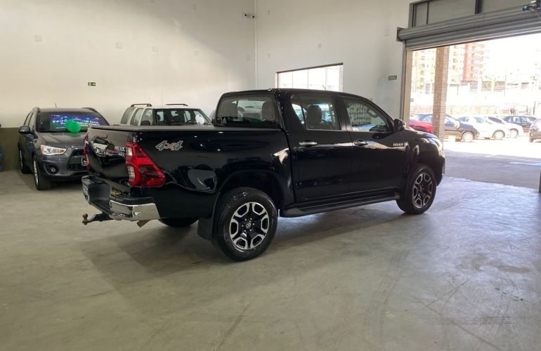 Toyota Hilux 2.8 D-4d Turbo Diesel CD Srx 4x4 Automático - Foto #4