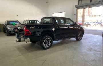 Toyota Hilux 2.8 D-4d Turbo Diesel CD Srx 4x4 Automático - Foto #4