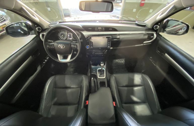 Toyota Hilux 2.8 D-4d Turbo Diesel CD Srx 4x4 Automático - Foto #8