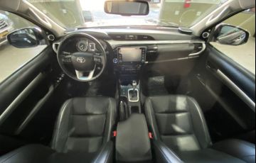 Toyota Hilux 2.8 D-4d Turbo Diesel CD Srx 4x4 Automático - Foto #8