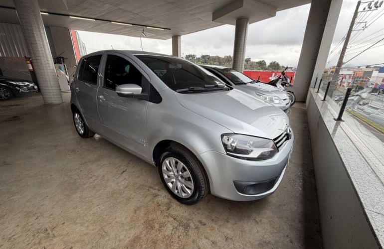 Volkswagen Fox 1.0 8V (Flex) - Foto #2