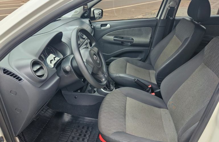 Volkswagen Gol 1.6 VHT City (Flex) 4p - Foto #9