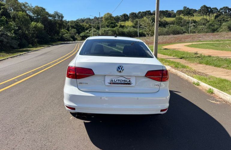 Volkswagen Jetta 2.0 TSI Highline DSG - Foto #5