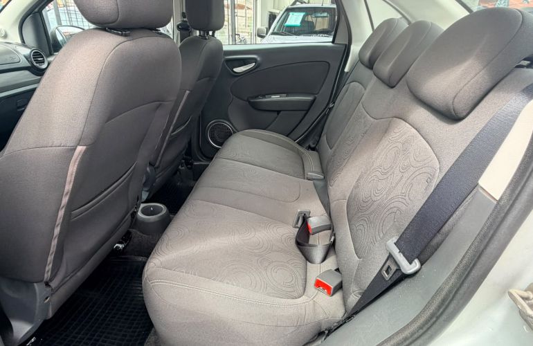 Fiat Grand Siena 1.4 MPi Attractive - Foto #9