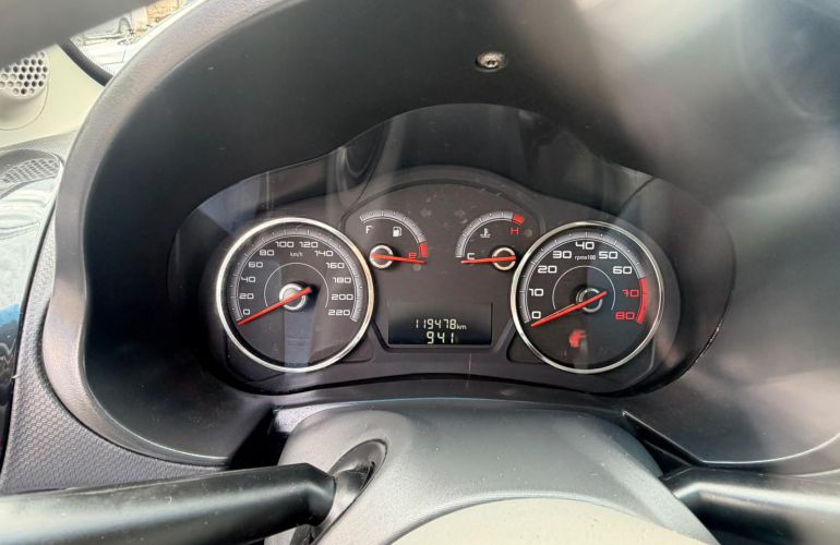 Fiat Grand Siena 1.4 MPi Attractive - Foto #10