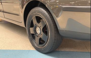 Volkswagen Polo Sedan 1.6 Mi 8v - Foto #3