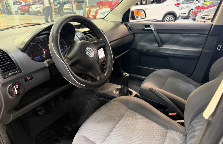 Volkswagen Polo Sedan 1.6 Mi 8v - Foto #10