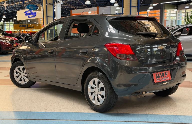 Chevrolet Onix 1.0 MPFi Joy 8v - Foto #4