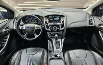 Ford Focus Fastback Titanium 2.0 PowerShift - Foto #2