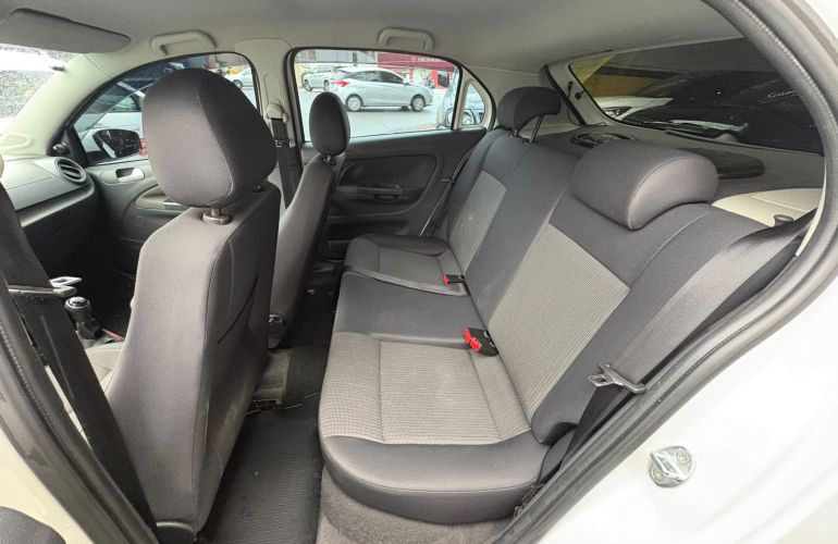 Volkswagen Gol 1.0 Mi 8v - Foto #8