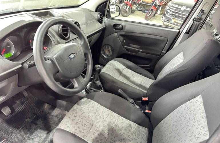 Ford Fiesta 1.6 MPi Sedan 8V Flex 4p Manual - Foto #6