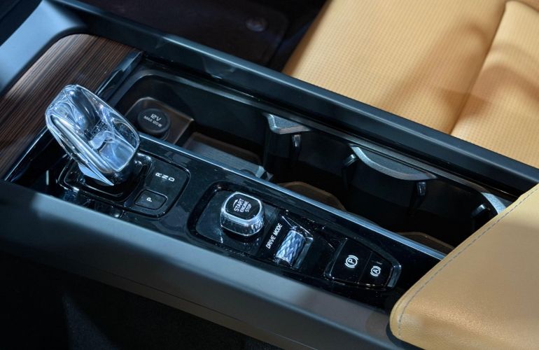 Volvo XC60 2.0 T8 Inscription AWD - Foto #5