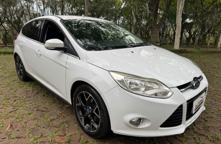 Ford Focus Hatch Titanium 2.0 16V - Foto #2