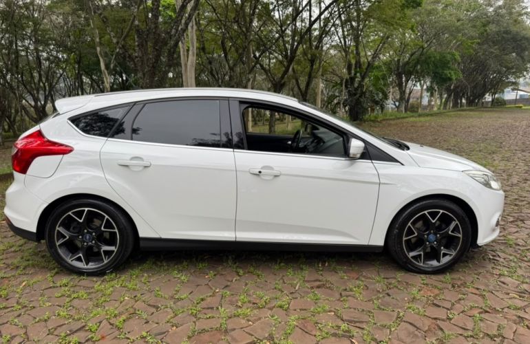 Ford Focus Hatch Titanium 2.0 16V - Foto #3