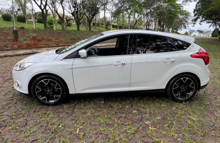 Ford Focus Hatch Titanium 2.0 16V - Foto #4