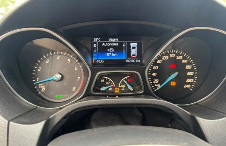 Ford Focus Hatch Titanium 2.0 16V - Foto #8