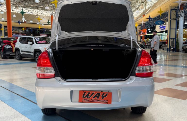 Toyota Etios 1.5 Xls Sedan 16v - Foto #9