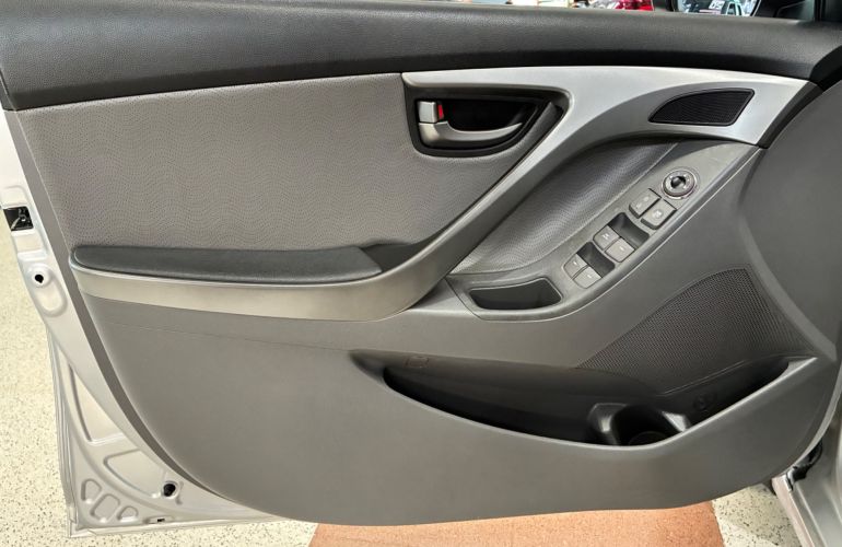 Hyundai Elantra 1.8 GLS 16v - Foto #10