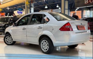 Ford Fiesta 1.6 MPi Sedan 8v - Foto #3