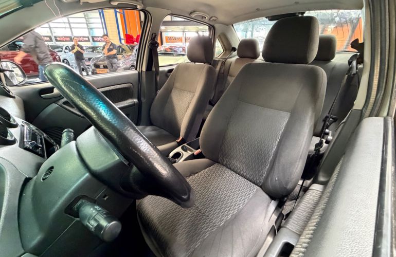 Ford Fiesta 1.6 MPi Sedan 8v - Foto #9