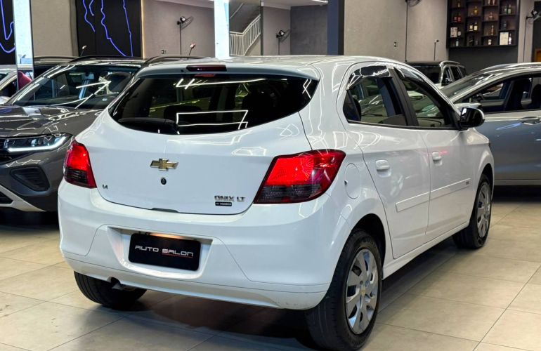 Chevrolet Onix 1.4 MPFi LT 8v - Foto #4