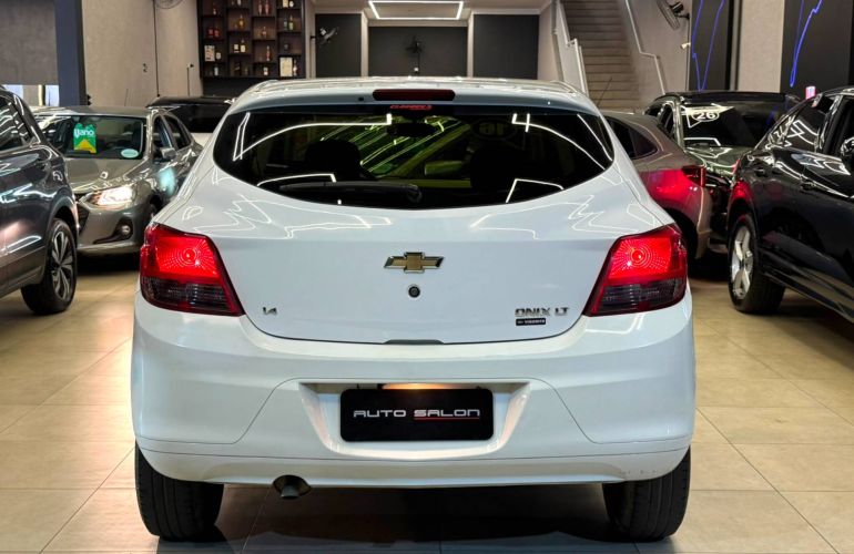 Chevrolet Onix 1.4 MPFi LT 8v - Foto #5