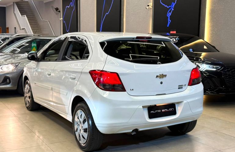 Chevrolet Onix 1.4 MPFi LT 8v - Foto #6