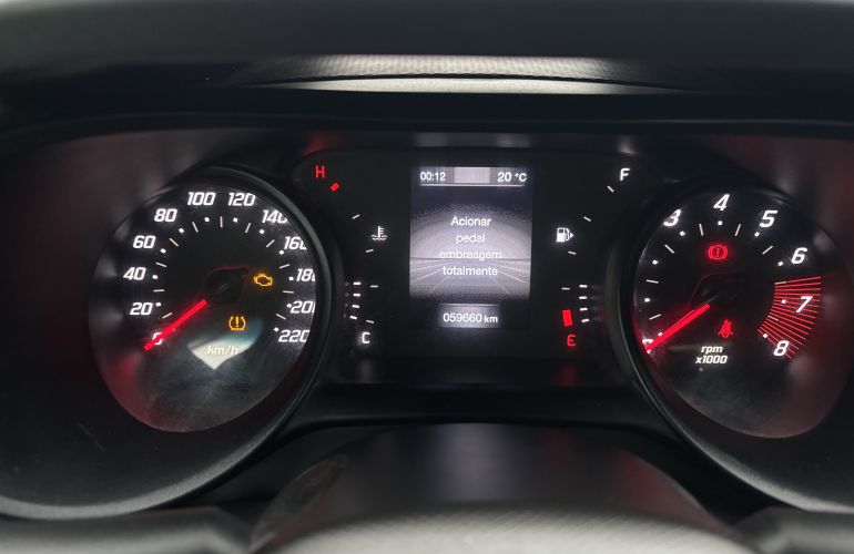 Fiat Argo 1.8 Trekking (Aut) - Foto #5